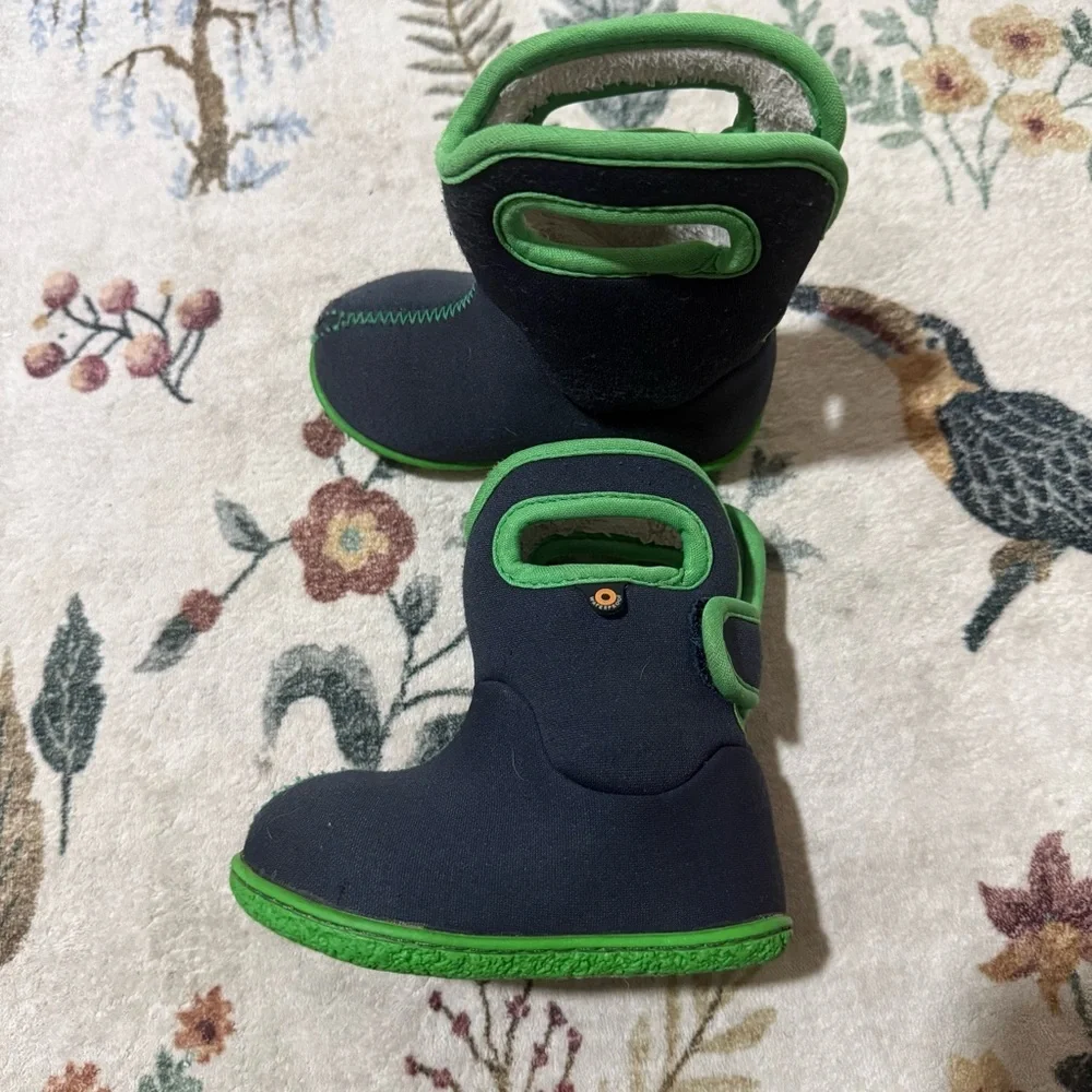 Bogs Unisex Kids Snow Boots Navy size 5